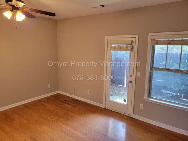 Building Photo - Beautiful Townhome steps away from the Beltline!