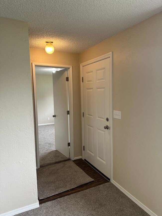 Building Photo - Unique 4 bed 1 1/2 bath duplex in Springfi...