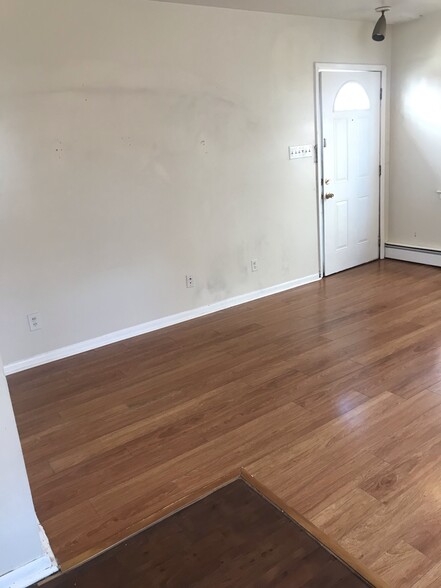 Building Photo - 326 42nd St S