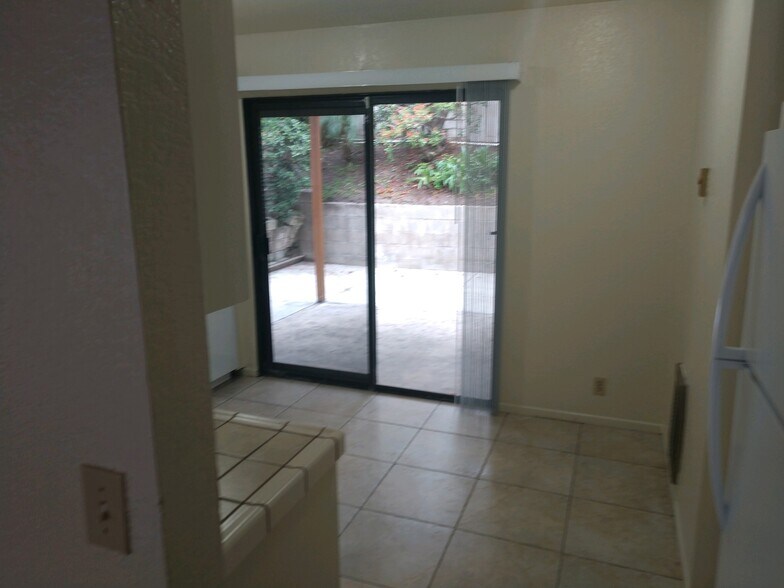 Building Photo - 119 Avenida Las Brisas
