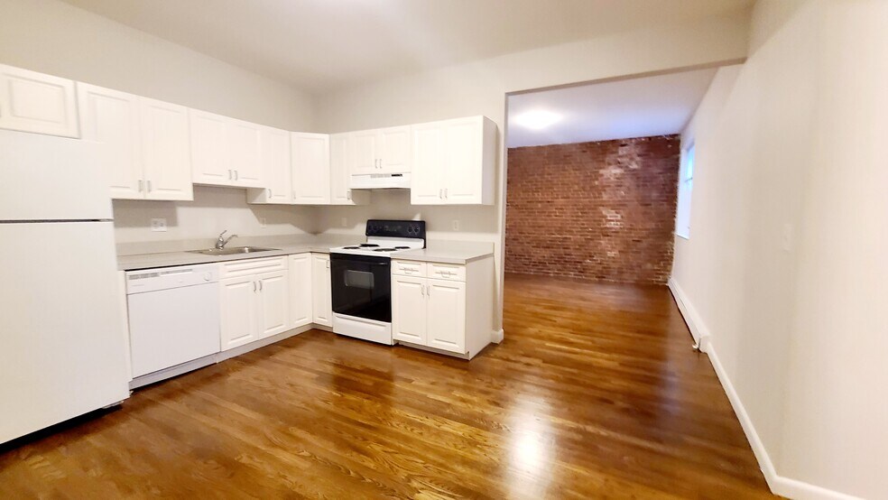 Building Photo - 25 Stearns Rd