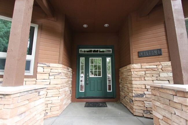 Building Photo - 2374 S Cliffview St