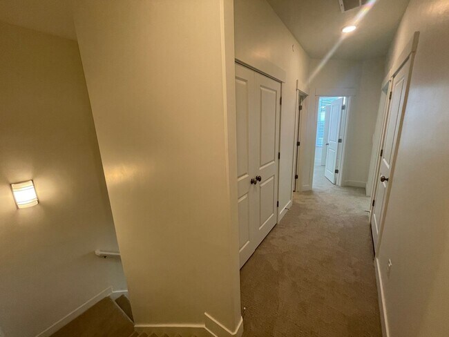 Building Photo - 597 Nichole Ln
