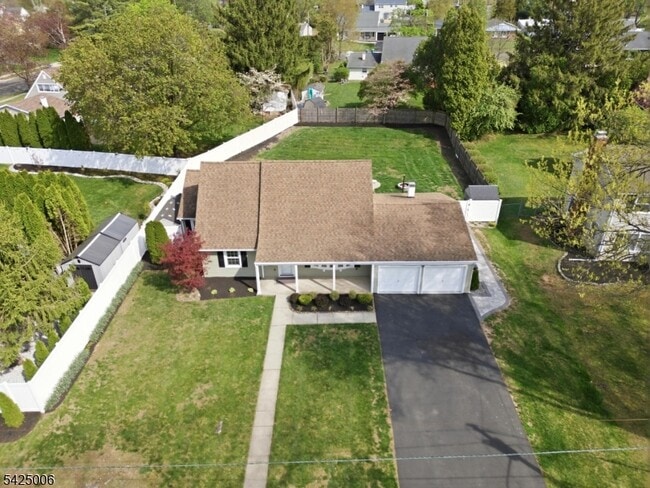 Building Photo - 3 Cypress Rd