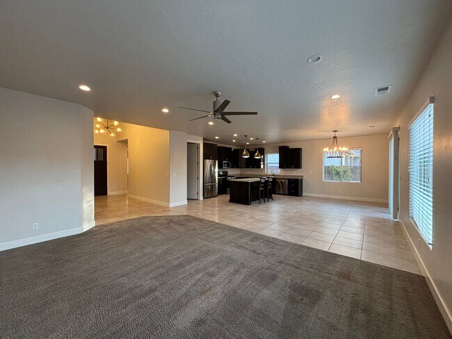 Building Photo - SPACIOUS SINGLE LEVEL HOME IN WASHINGTON F...