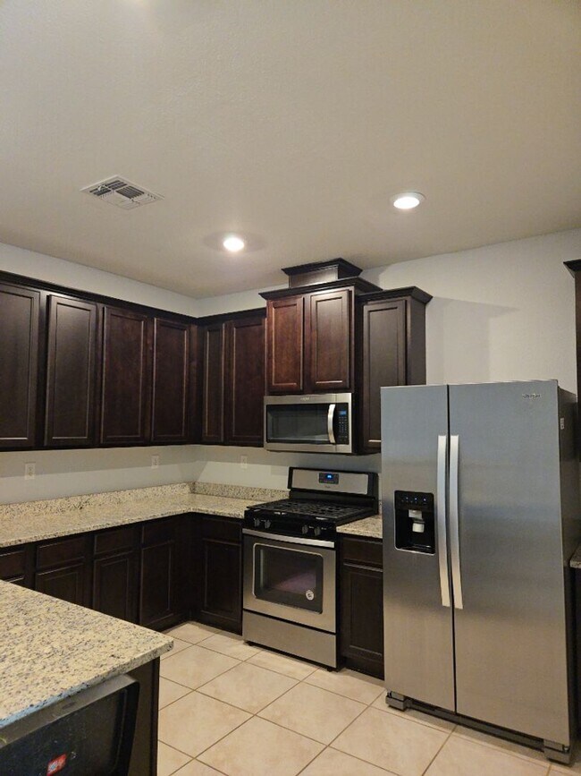 Building Photo - 1616 Volponi Dr SE