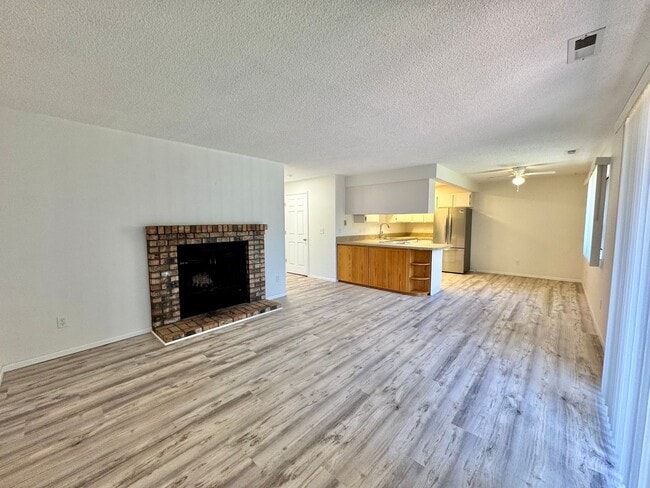 Building Photo - Salmon Creek Condo with Swim, hot tub and ...