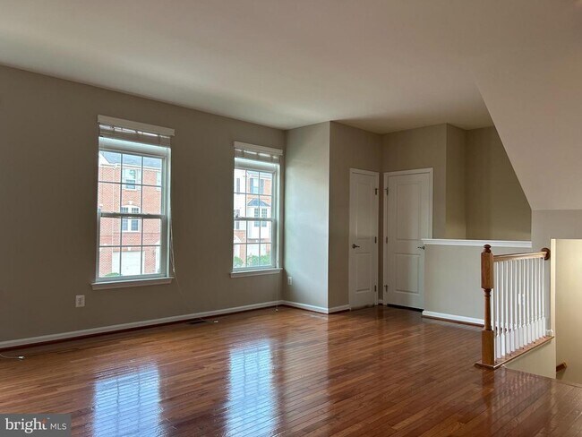 Building Photo - 45901 Peach Oak Terrace