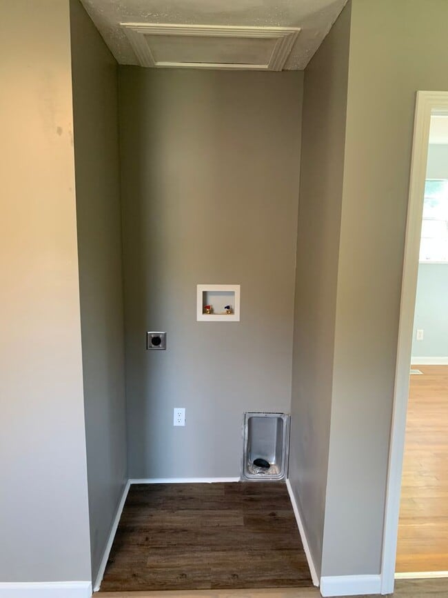 Building Photo - 3 Bedroom 1 Bath Home