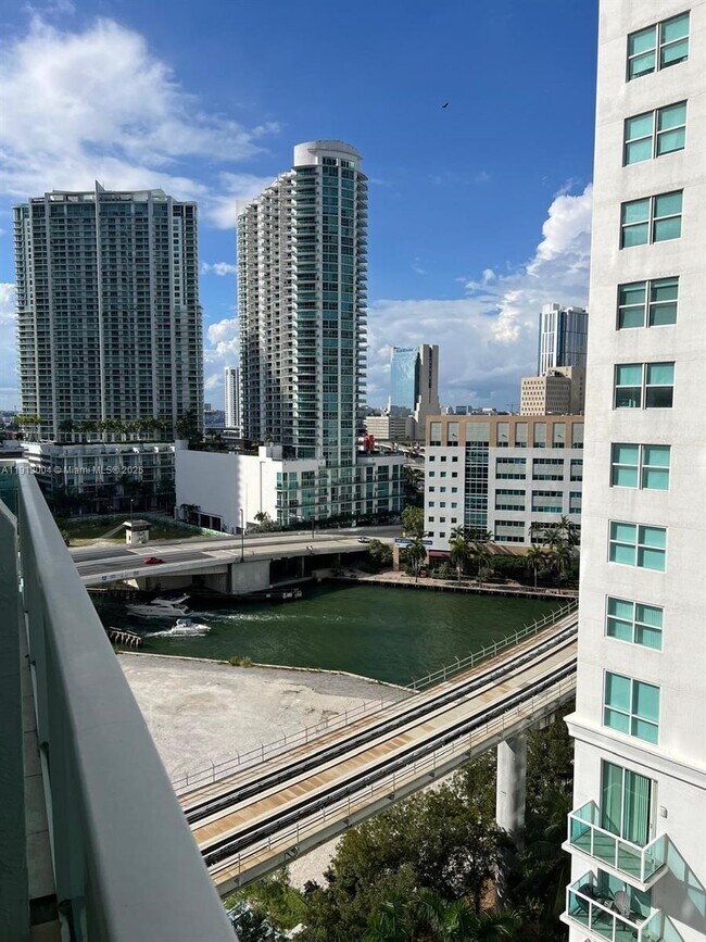 Building Photo - 41 SE 5th St