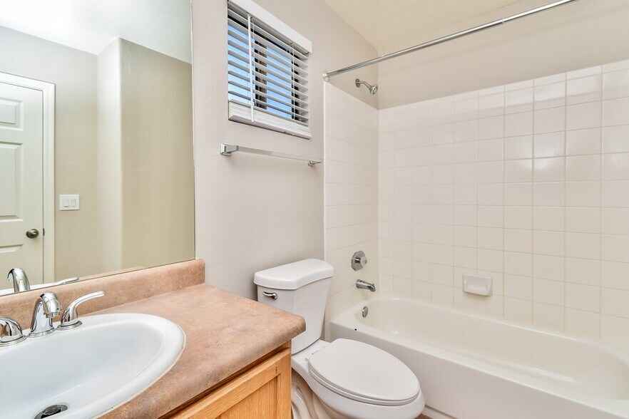 Building Photo - 8757 E Chimney Spring Dr