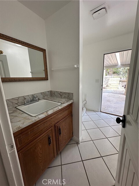 Building Photo - 9388 Valley View St