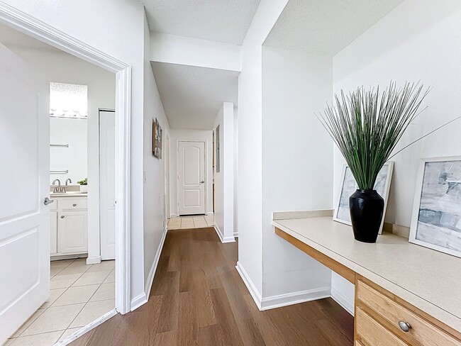 Building Photo - 3 Bedroom with Water View - Villanova at Hunters Creek