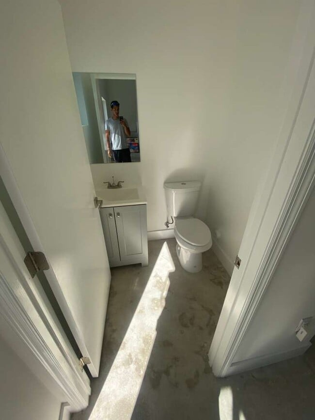 Building Photo - 6233 NW 20th Ave