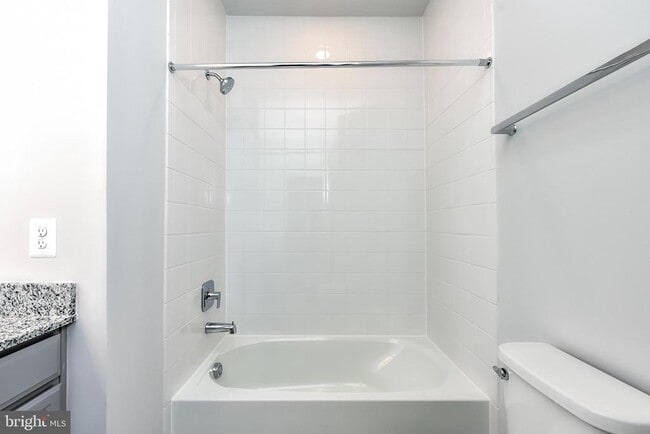 Building Photo - 4404 Fair Lakes Ct