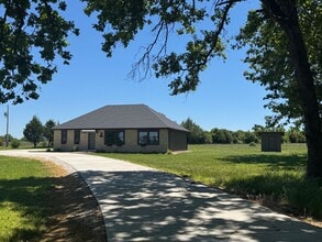 Building Photo - Home on 5 Private Acres with Gated Drive