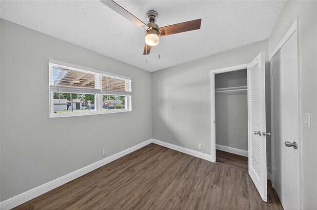 Building Photo - 5901 NW 42nd Terrace