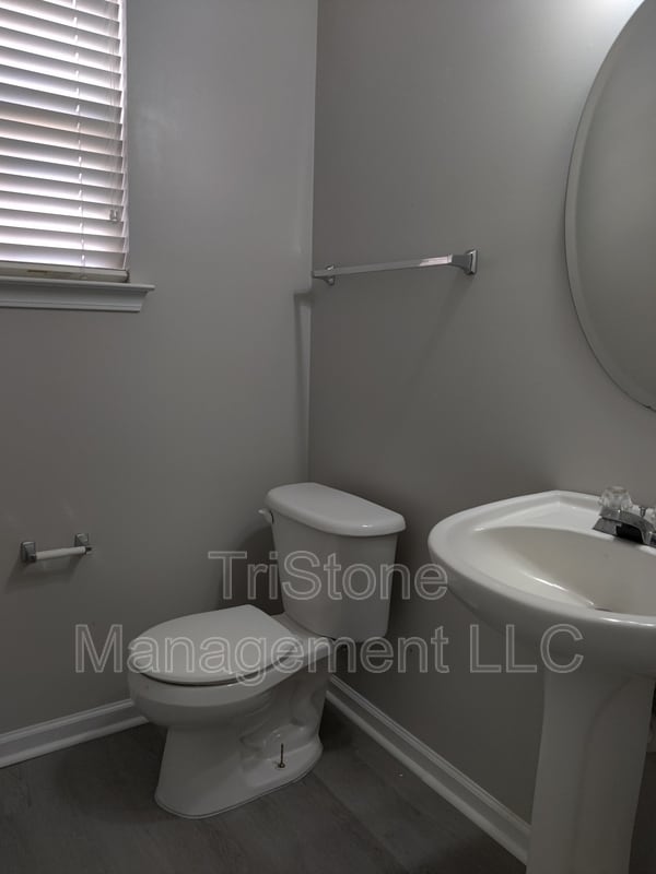 Building Photo - 2536 Carmathen Rd