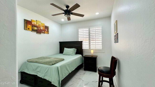 Building Photo - 3927 S Hollyhock Pl