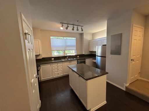 Building Photo - Gorgeous 2 bedroom 2 bath townhome available now!