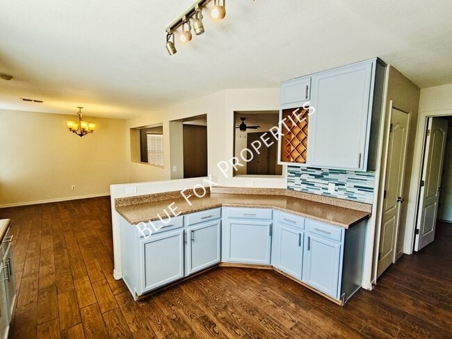 Building Photo - 5858 E Sanderling Dr