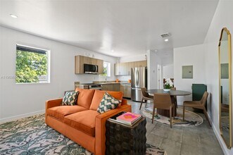 Building Photo - 165 NW 39th St