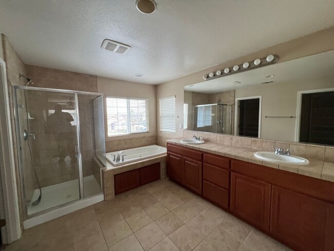 Building Photo - 3775 Millerton Pl