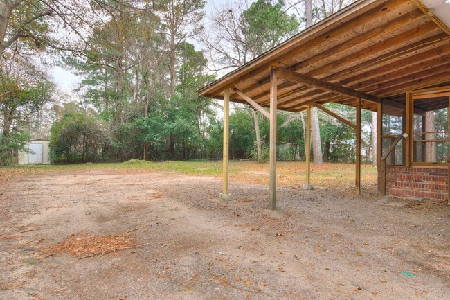 Building Photo - Updated 3 Bed 2 Bath off Columbia Rd