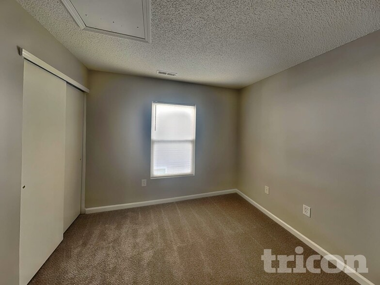 Building Photo - 10242 Hugue Way