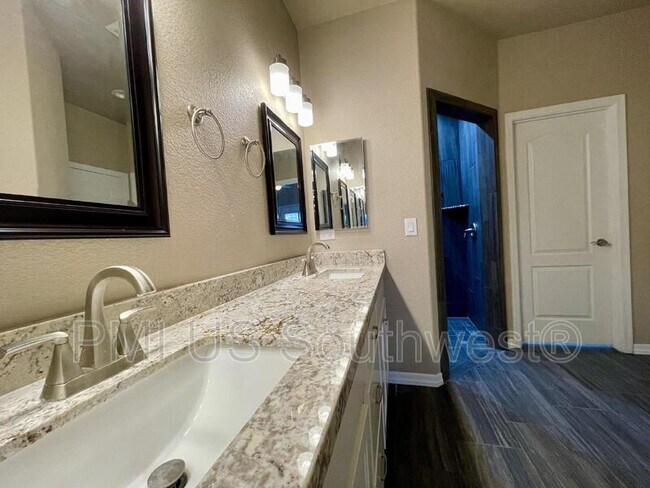 Building Photo - 2259 E Robby