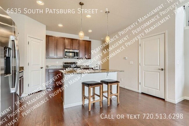 Building Photo - Beautiful Beacon Point Townhome