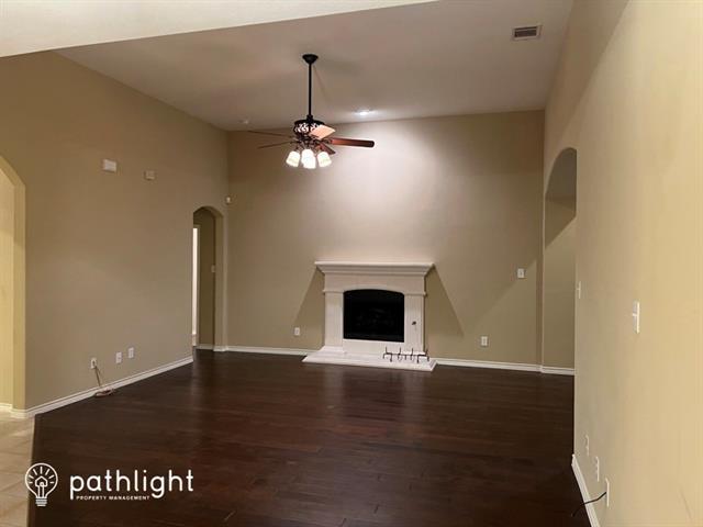 Building Photo - 13624 Valencia Dr