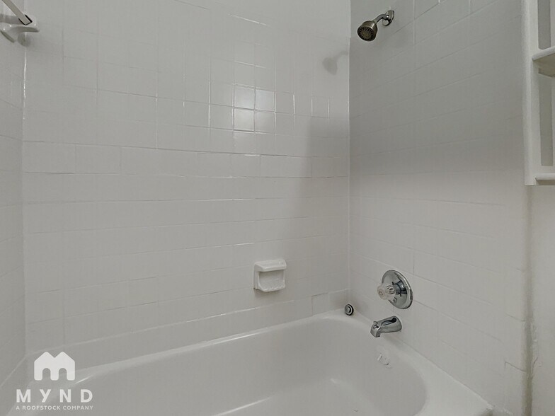 Building Photo - 15218 Wickbriar Dr