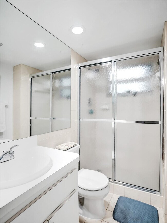 Building Photo - 1212 SE 2nd Ct