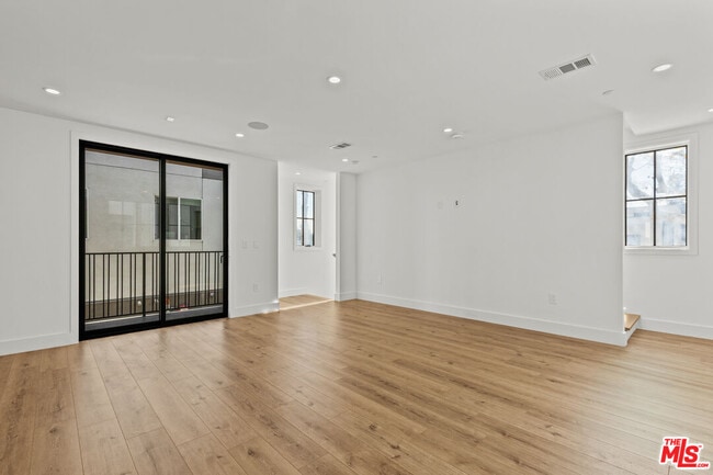 Building Photo - 5536 Tova Rd