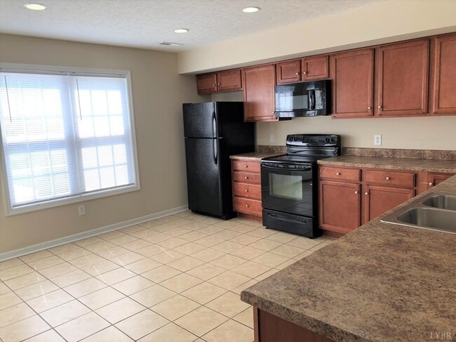 Primary Photo - 607 Capstone Dr