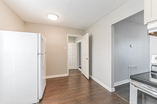 Building Photo - 510 S Utah St