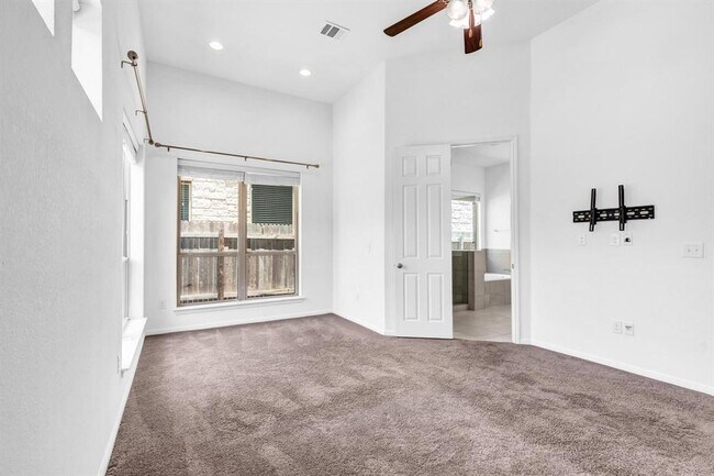 Building Photo - 2907 Zelma Dr