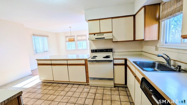 Building Photo - 69 Northwest Dr