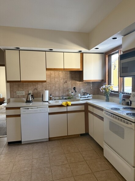 Building Photo - 5 Brewer St