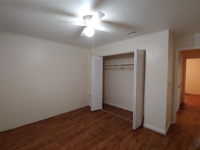 Building Photo - 208 NE 7th Pl