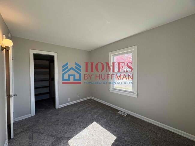Building Photo - Three Bedroom House | Fenced Yard | Norths...