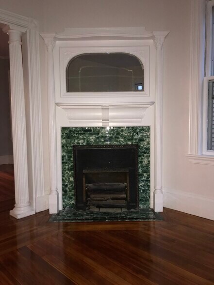 Building Photo - 35 Boylston St