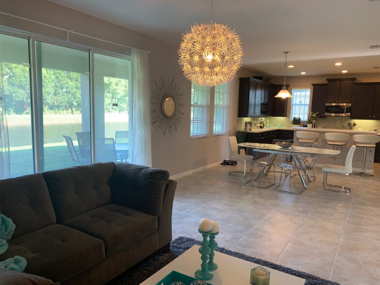 Building Photo - 4845 Maple Park St