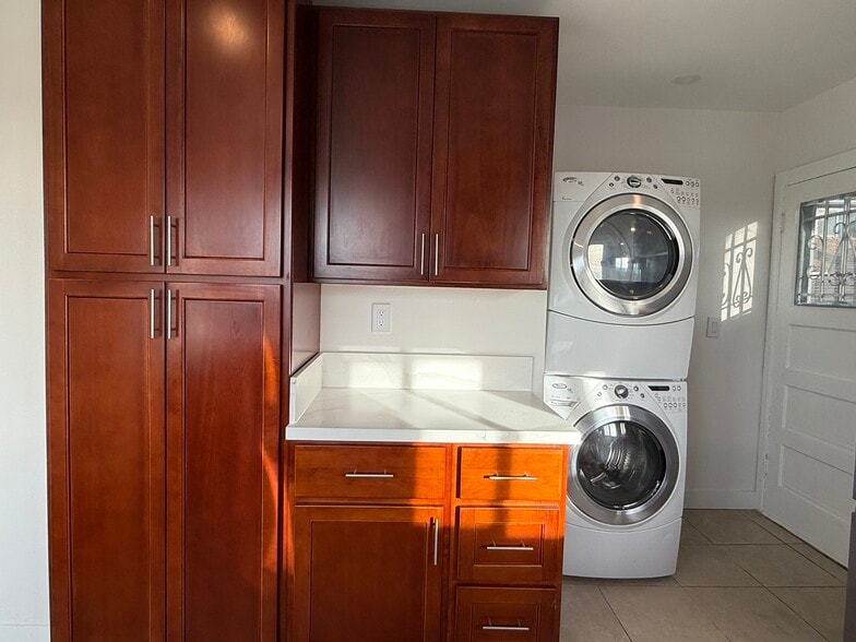 Building Photo - 3000 Parker Ave