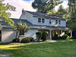 Building Photo - 765 Farnum Rd