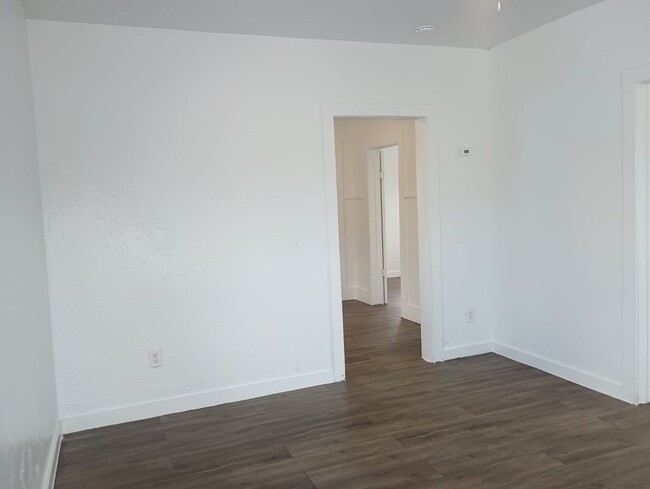 Building Photo - Cute 2 Bed / 1 bath home in Baytown! Move ...