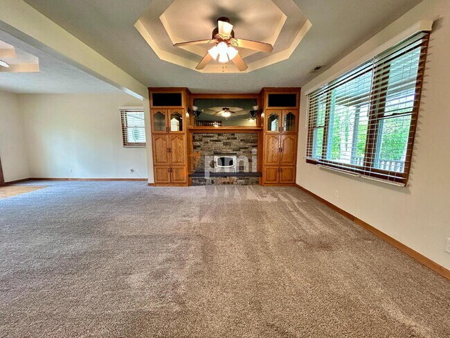 Building Photo - 5107 White Oak Terrace