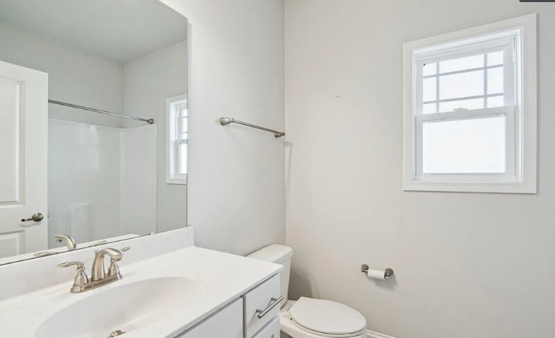 Building Photo - 112 Boomer St