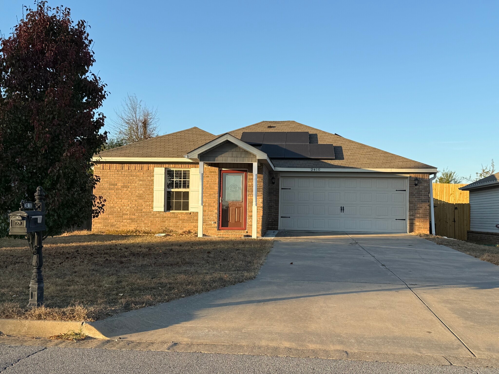 Building Photo - 2410 Ridgeway Ln